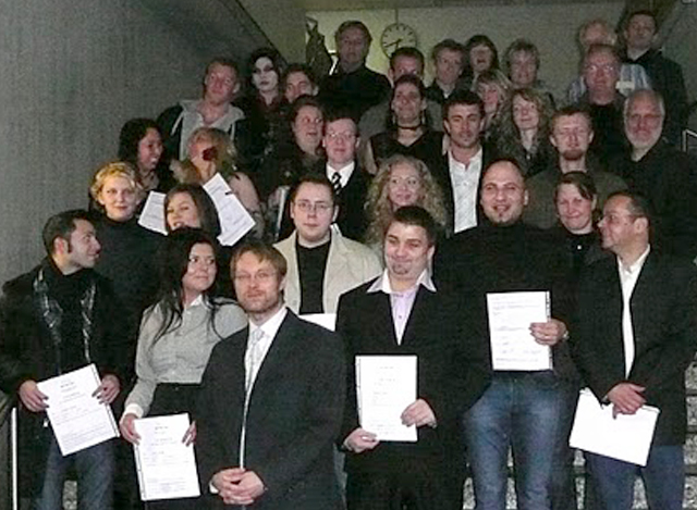 Die Abiturienten der H4v und H4a mit ihren Lehrern